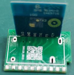 Close-up of a green PCB with a QR code and an inserted FPC ribbon labeled with pin markings