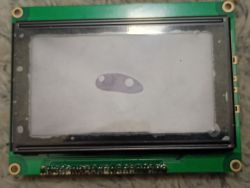 Wyświetlacz LCD graficzny z zieloną płytką PCB i złączem pinowym na dole