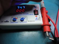 KT4H tester with a display showing the measurement result.