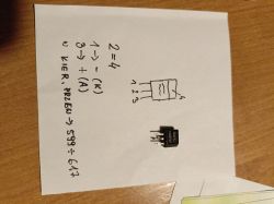 Notatka z diagramem połączeń pinsów oraz komponentem elektronicznym na stole.