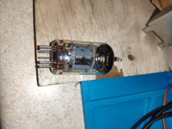 Jak rozpoznać model lampy elektronowej, jeśli wygląda inaczej niż ECC83?
