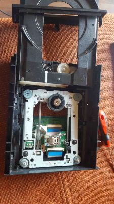 Napęd CD/DVD - trudności z wysuwaniem tacki, metody i przyczyny