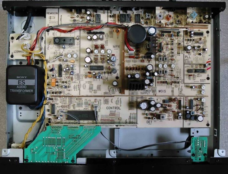Interior of a Sony ST-S770 tuner with visible electronic components.