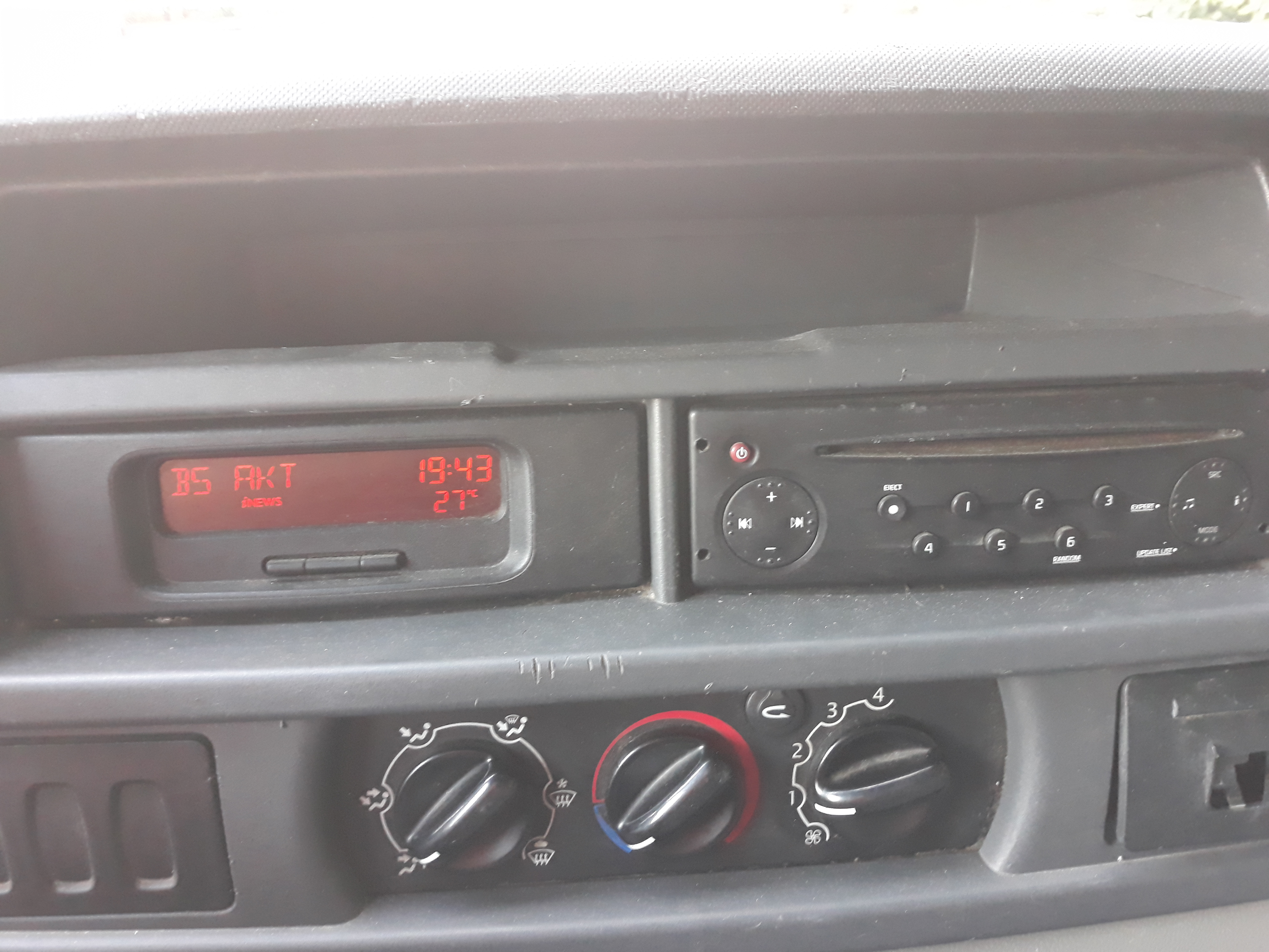 Radio Renault Master nie przełącza stacji elektroda.pl