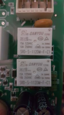 Hotpoint LSTB 6B019 EU - nie ma przejścia w zaznaczonym miejscu.