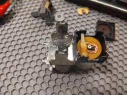 Wnętrze mechanizmu regulującego głośność