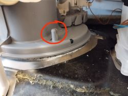 Bosch SMI68MS07E - wyciek i błąd E15 po montażu nowej misy, złe mocowanie śrub