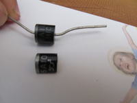 Dioda 6A10 w prostowniku 12V - Dlaczego nowa dioda pęka i się grzeje?