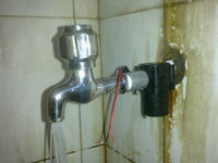 Generator prądu zamontowany w kranie