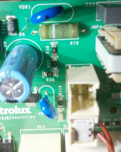 Zmywarka Electrolux ESF 66070X - Spalony rezystor na PCB R70