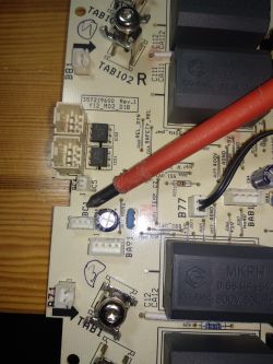Płyta Electrolux EHI6540FOK - brak zasilania układu sterowania, poszukiwanie schematu