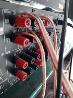 Technics SA-AX6 wyłącza się z komunikatem Overload przy 1/2 mocy