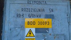 Znaczenie żółtych tablic na rozdzielniach średniego napięcia