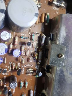 Technics SU-7200 - pali tranzystory końcowe oraz rezystor