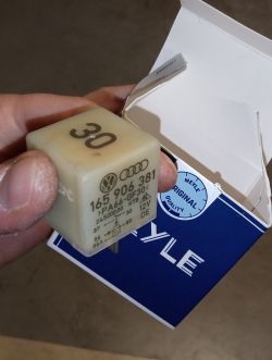 Audi A4/B5 1.6 Benzyna, ALZ: nie odpala, pompa paliwowa nie otrzymuje napięcia