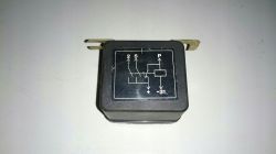 Przerywacz awaryjnych Fiat 126p jako przerywacz kierunkowskazów.