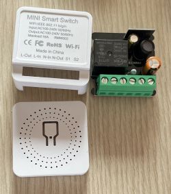 Disassembled MINI Smart Switch with LN882HKI chip.