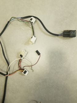 Dodatkowy przewód wiązki haka - do czego można to podłączyć?