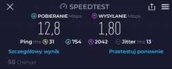 Zrzut ekranu z wynikami testu prędkości Internetu, pokazujący prędkość pobierania 12,8 Mbps i wysyłania 1,80 Mbps.