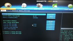 Ekran UEFI BIOS Gigabyte, M.I.T. Advanced Memory Settings z XMP i częstotliwością pamięci 1600 MHz