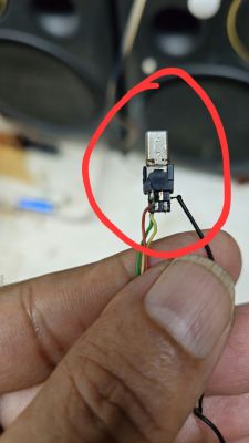 Which Pin on Sq11 Mini Camera 8-Pin Mini USB Connector Outputs TV Video Signal?