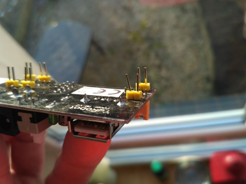 Power module for MB102 5V and 3.3V contact plates - review