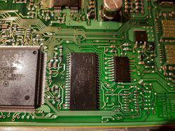 Peugeot 307 - Lokalizacja pinu masy i miejsca przylutowania rezystora w ECU IAW 48P2.36