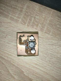 [Praca] [Ogłoszenie] Pomogę w tworzeniu płytki PCB (KiCad, termotransfer i trawienie, lutowanie)