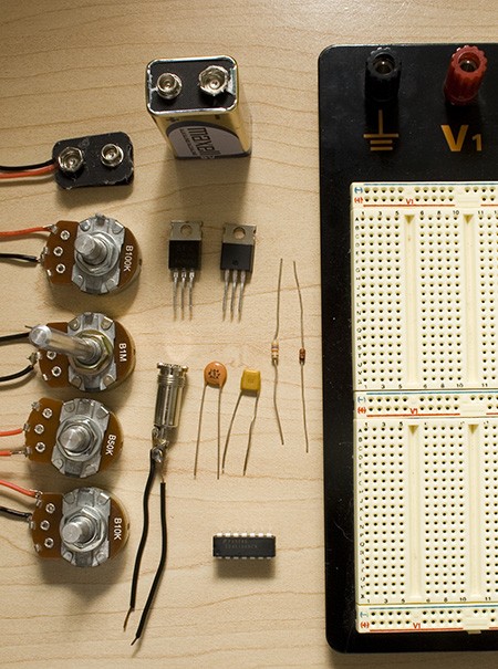 Prosty cyfrowy syntezator dźwięku