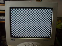 Wyświetlenie 1600x1200 na 15-calowym monitorze CRT Wyświetlenie 1600x1200 na 15-calowym monitorze CRT