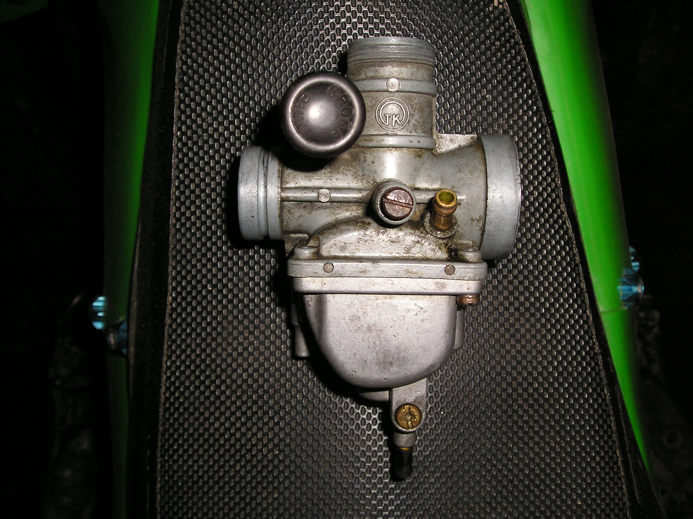 Suzuki DR 125 odpala tylko po wlaniu paliwa do cylindra