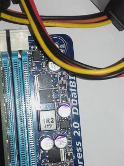 - Gdy wyłączam komputer po 2-3 sek znowu się włącza.