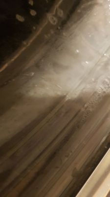Miele AURIN W3732 - gdzie znaleźć fartuch lub usunąć osad?