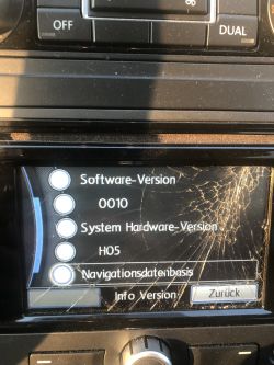 Navigationsbildschirm RNS 315 DAB mit Software-Version 0010.