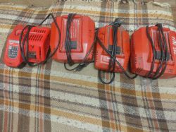 Hilti C4/36-350 Charger Issue: Green LED Flashing Every 2s, Battery Not Charging