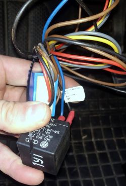 Golf 3 - Co to jest za dziwne rozwiązanie w skrzynce bezpieczników?