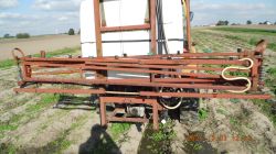 Opryskiwacz polowy z modyfikacją ułożenia węży na belce roboczej