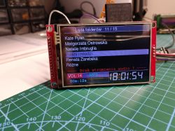 TFT display on a red PCB showing an MP3 folder list and the message “Brak strumienia audio!”