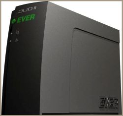 Zasilacz UPS EVER Duo II 1000 w widoku z przodu, z logo i przyciskiem zasilania.
