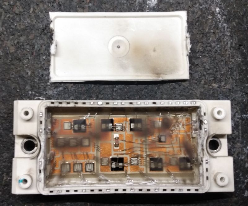 Wnętrze falownikowego modułu IGBT
