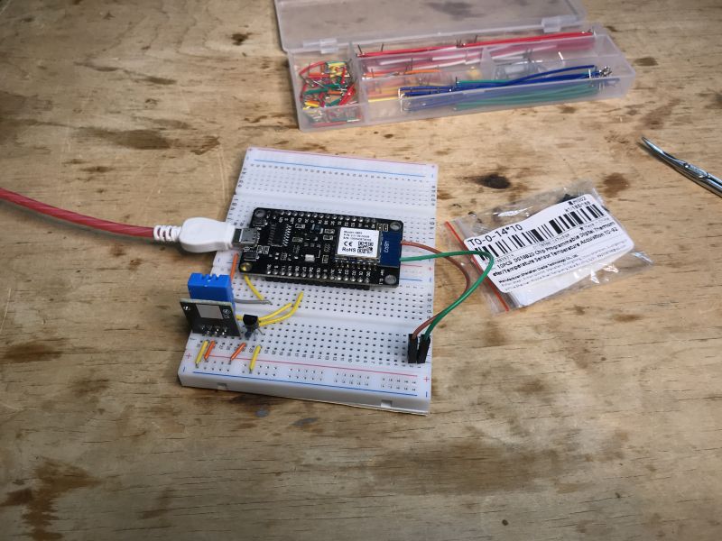 Test setup with DS18B20 sensor on a breadboard.