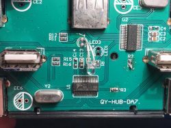 Tani 7-portowy HUB USB 2.0 - test z 7 urządzeniami, teardown, wnętrze Tani 7-portowy HUB USB 2.0 - test z 7 urządzeniami, teardown, wnętrze