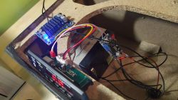 Szum w głośniku przy wspólnym źródle zasilania - jak wyeliminować?