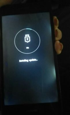Huawei P8 - Smartfon zawiesza się po włączeniu, nie reaguje na polecenia