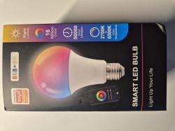 Packaging of the LN882HK (RGBCW) smart bulb on a black background.