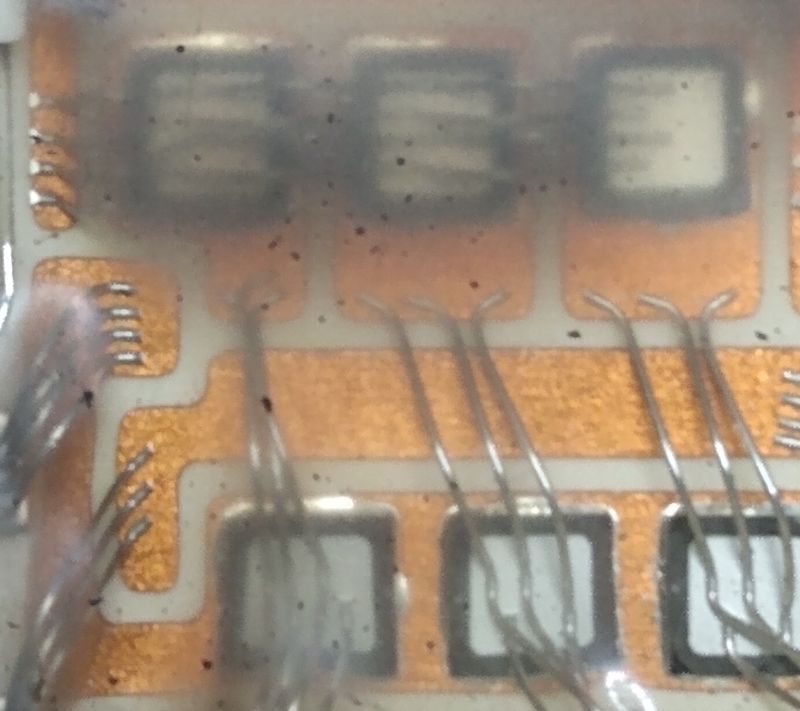 Wnętrze falownikowego modułu IGBT