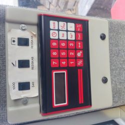 Pulpit z komputerem MF3070 Autotronic oraz panel z trzema przyciskami oznaczonymi wartościami 540 i 1000.