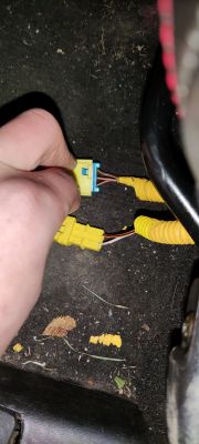 Podłączenie nowych wtyczek do foteli skórzanych w Hyundai Coupe 2004 - jak to zrobić?