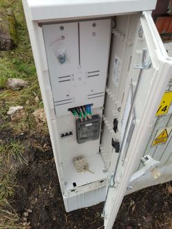 Connecting erbette. Different electricians have different approaches Connecting erbette. Different electricians have different approaches