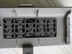 Mazda 626 2001 rok, 1.8 benzyna kombi - gniazdo zapalniczki.